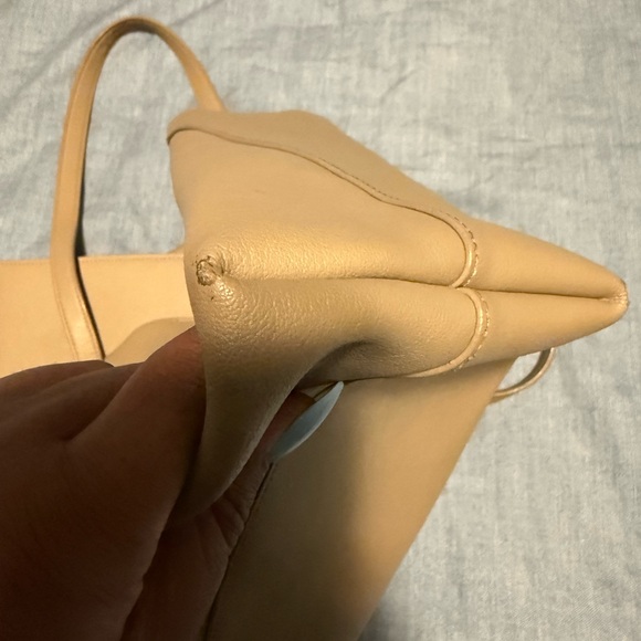 Shopping Saint Laurent in Dark Biege - Picture 11 of 12